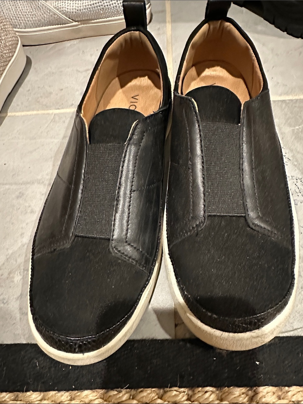 Vionic women’s Black Slip-On Casual Loafers